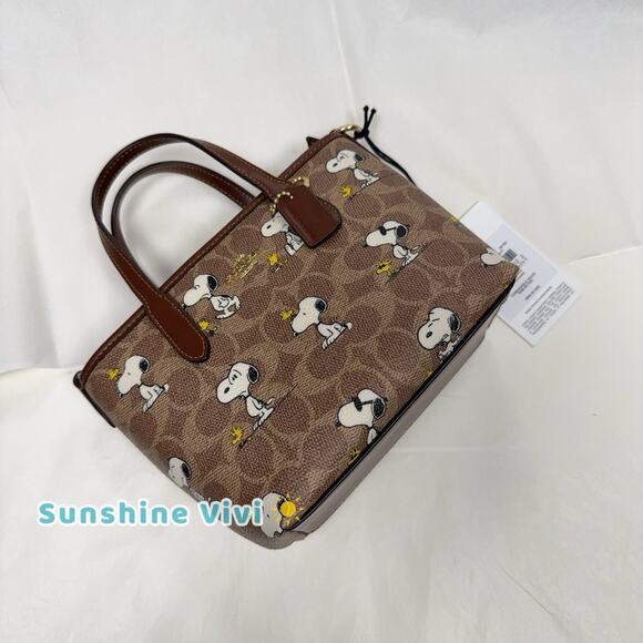 NWT Coach X Peanuts City Mini Tote Bag Signature Canvas With Snoopy Print CBS83 - Picture 3 of 8
